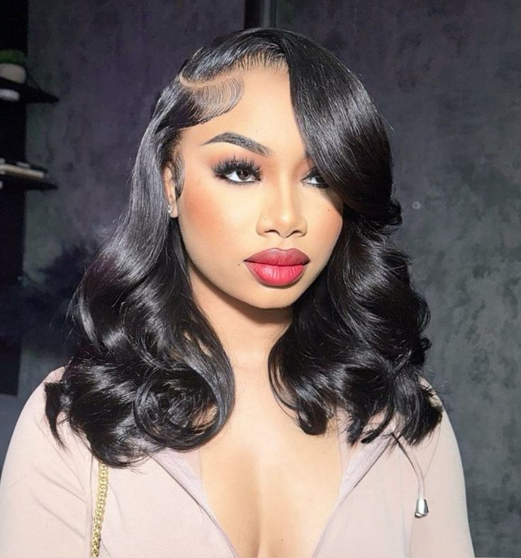 Loose Wave 13x4 HD Lace Wigs Human Hair Natural Hairline Bob Wigs Natural Black Wigs